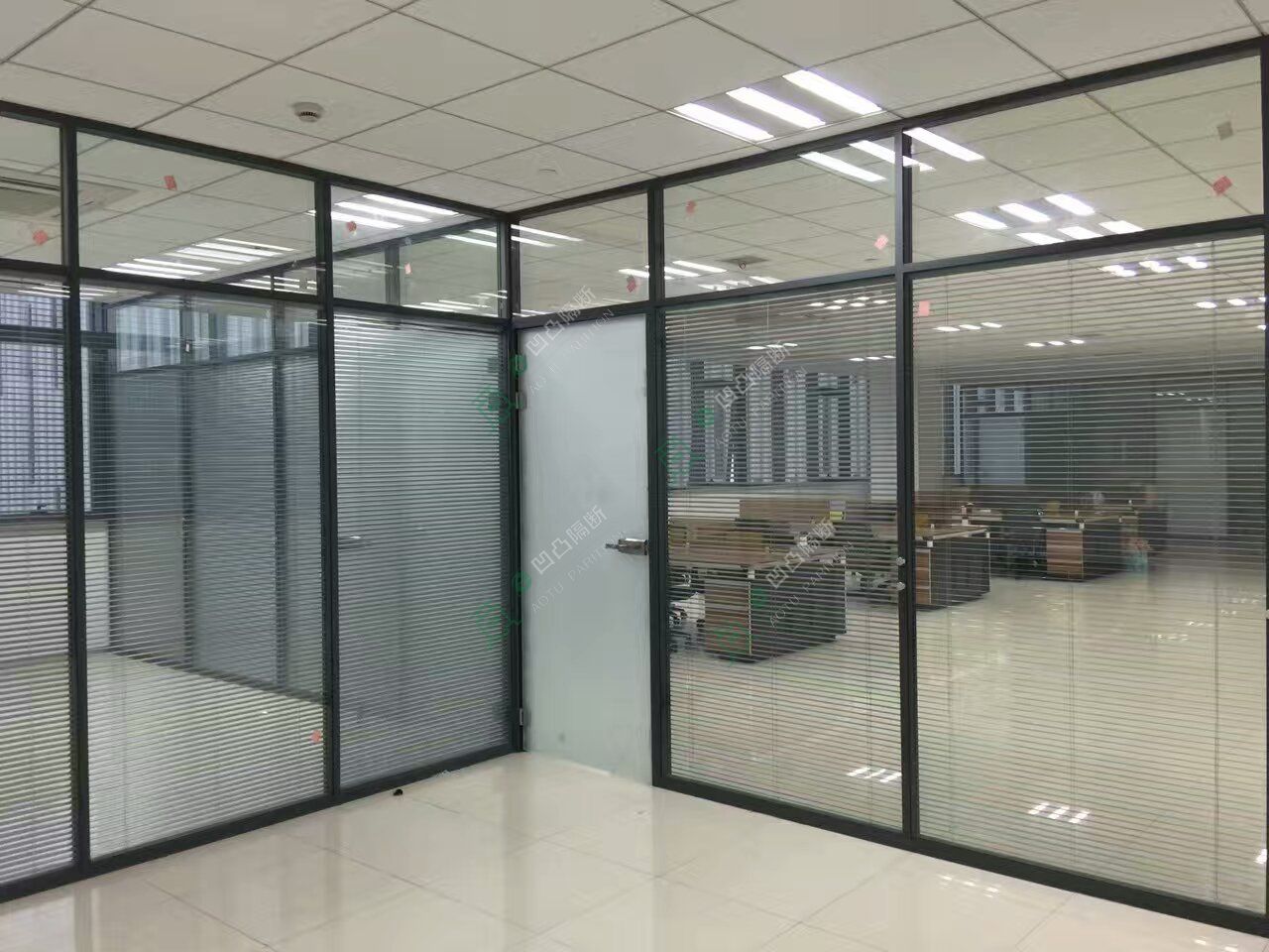 辦公室玻璃隔斷,綜合考慮選擇“凹凸隔斷”辦公室玻璃隔斷價格實在